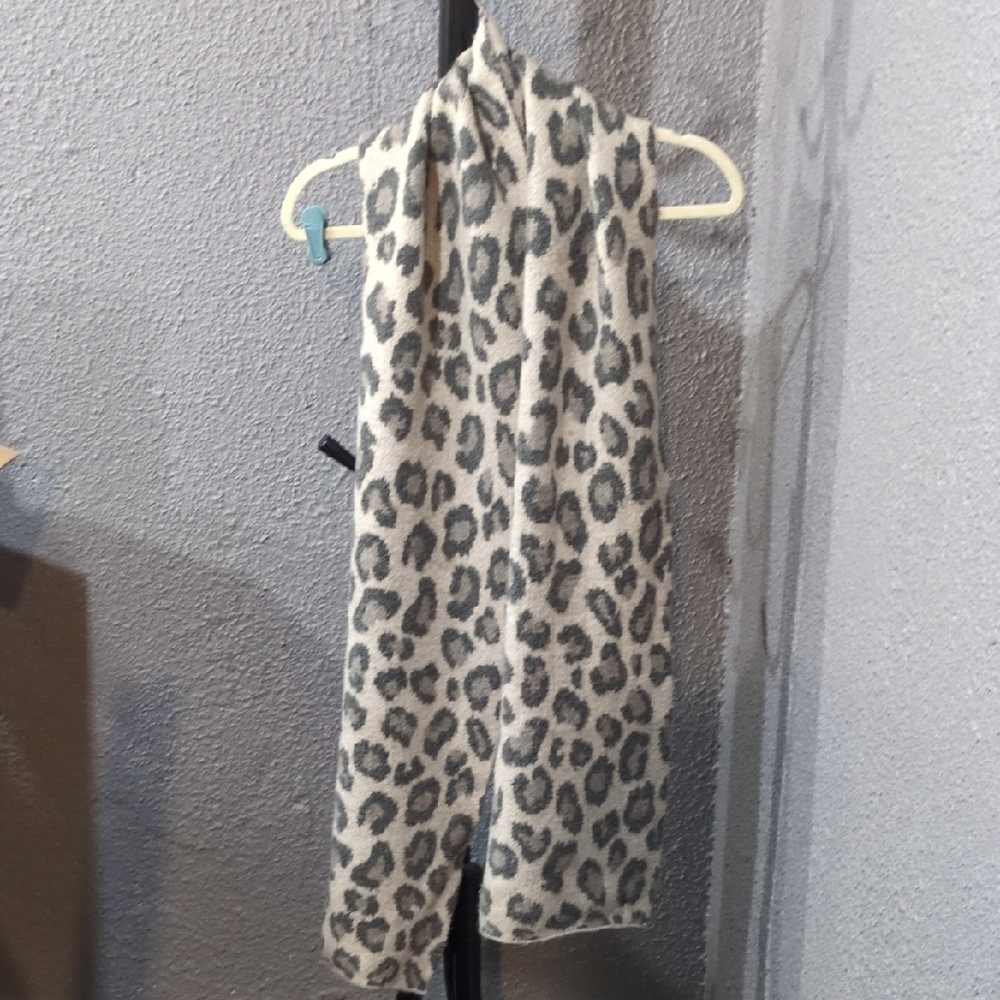 Rachel Zoe Textured Knit Accessory